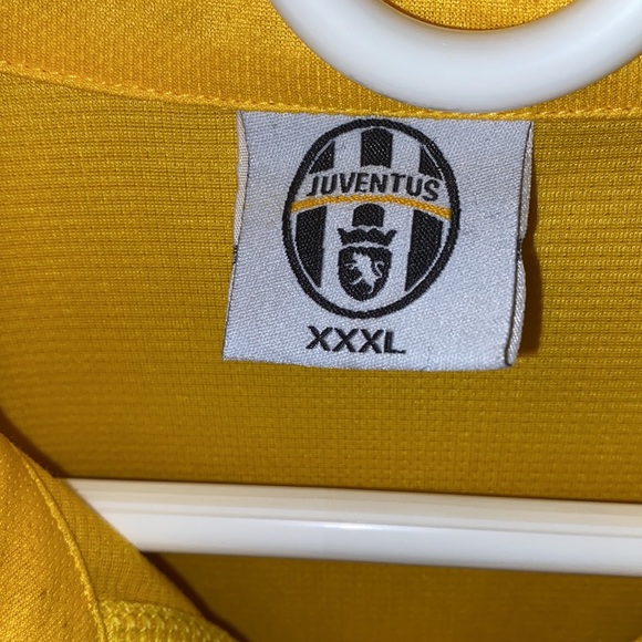 Hooter’s Juventus soccer jersey - Picture 2 of 5